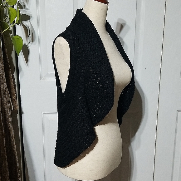 Vintage Knit Shrug Vest - Picture 2 of 14